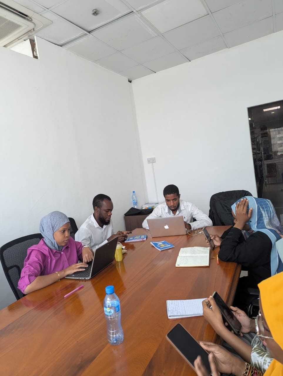 Celebration with programme participants at the close of a SAMOK training cohort